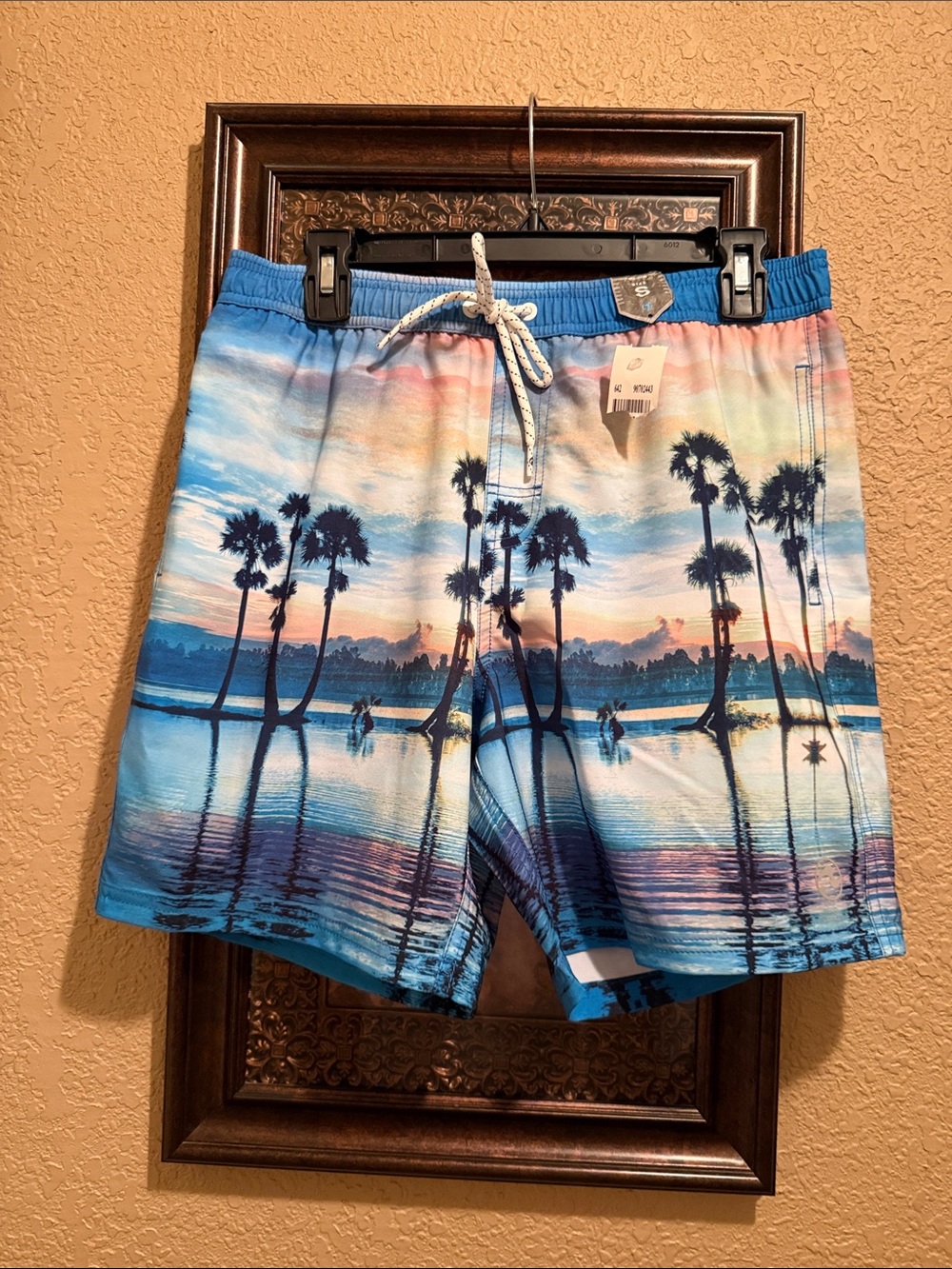 NWT Ocean Current Men's Tropical Palm-Print Board Shorts. Small